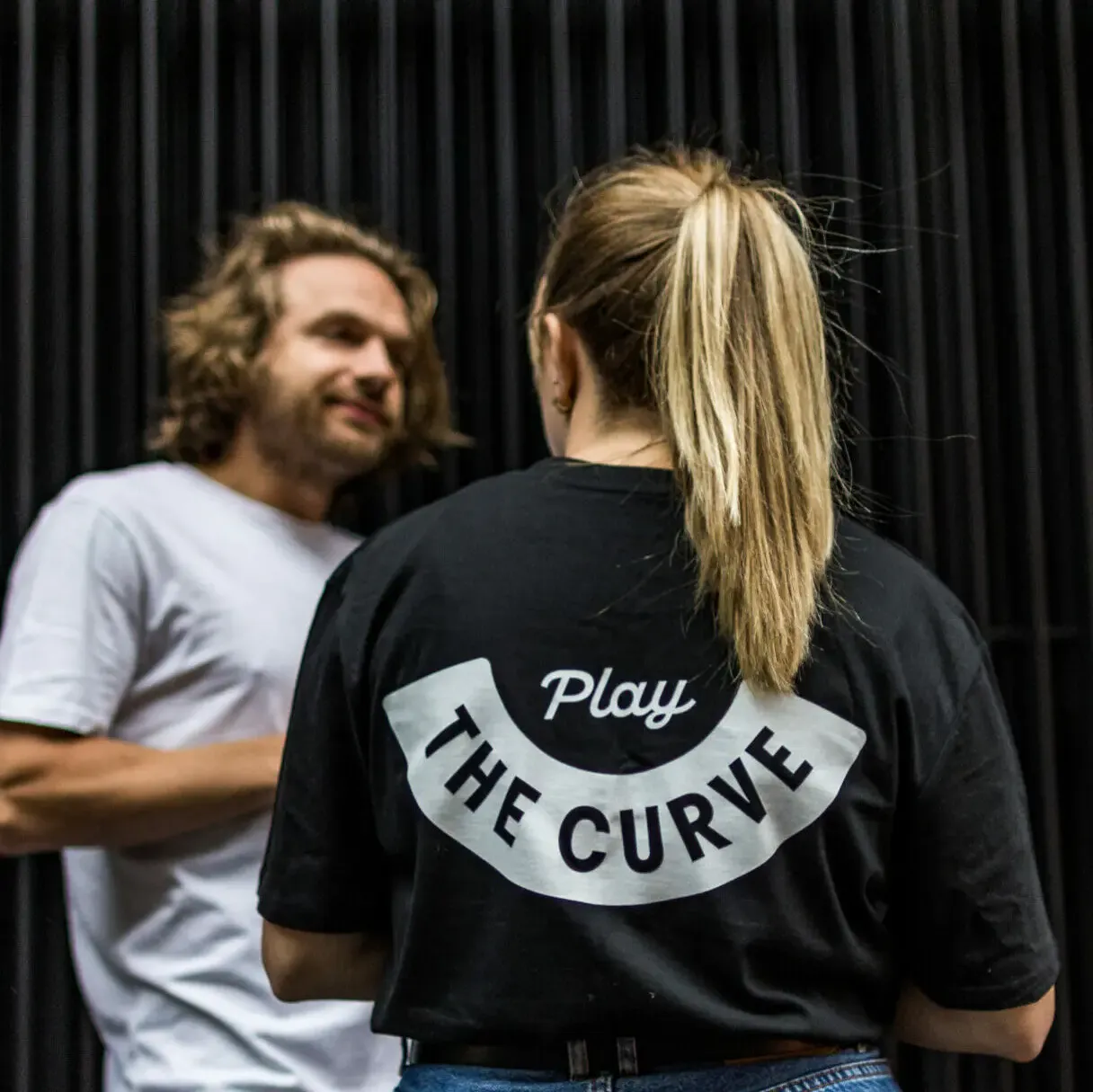 discover-girl-ponytail-thecurve-thsirt